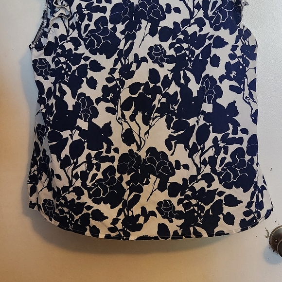 SHEIN Navy and White Floral Blouse - Picture 4 of 4